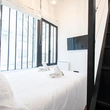 In - Eiffel Tower Area Apartment