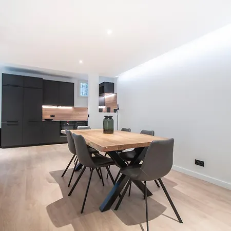 In - Eiffel Tower Area Apartment *