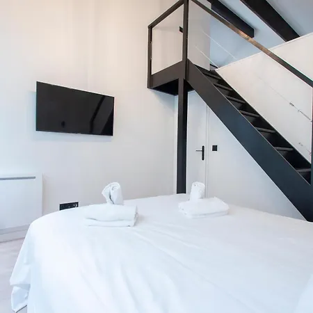 In - Eiffel Tower Area Apartment Paris