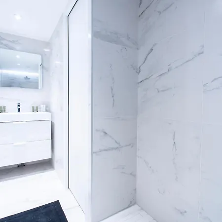 In - Eiffel Tower Area Apartment *
