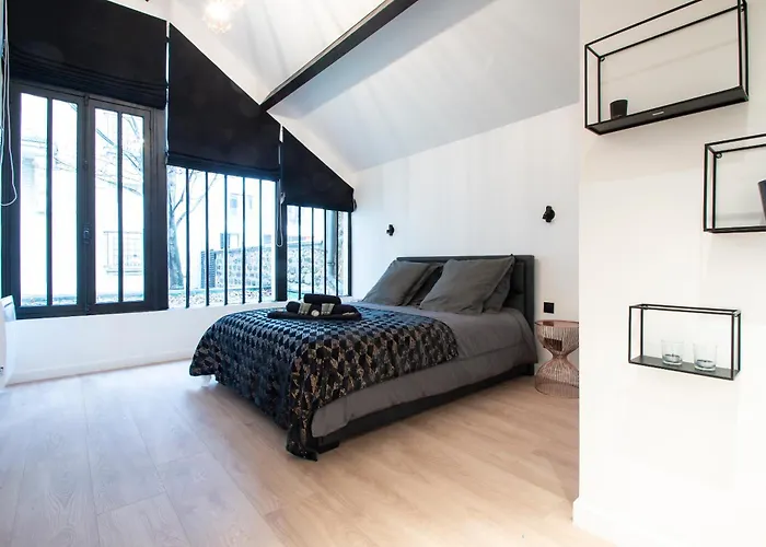 In - Eiffel Tower Area